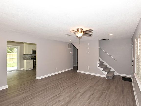 4th image of 132 Narragansett Dr