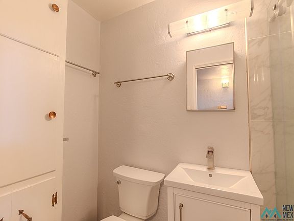 5th image of 616 E 18th St