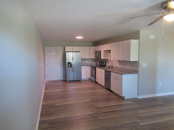 3rd image of 405 Northbrook Iii School Rd