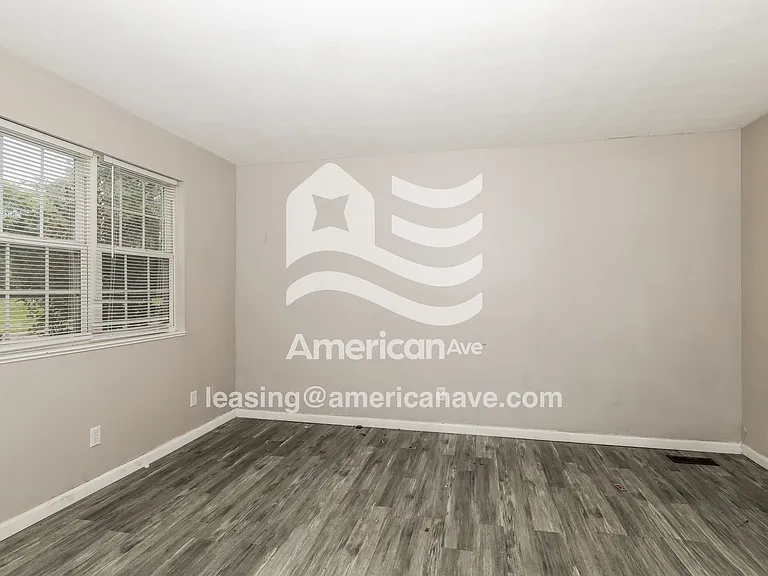 1181144_005_living_room_5.jpg
