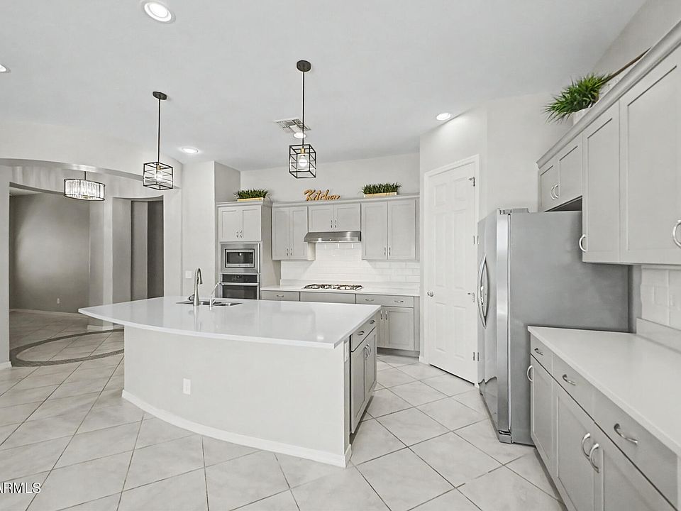 1st image of 927 S SOHO Lane