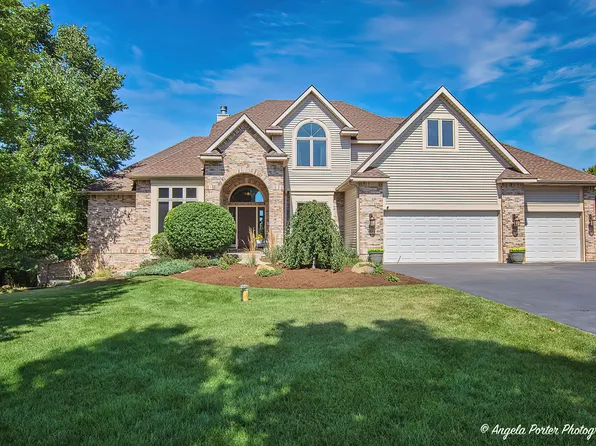 3414 Forest Ridge Dr, Spring Grove, IL 60081