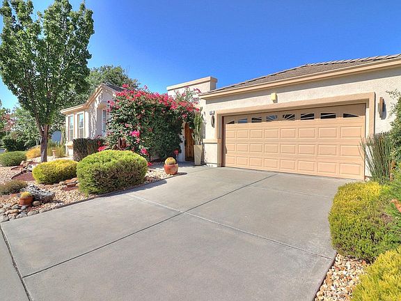 3rd image of 662 Meadowbrook Lane