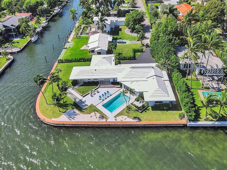 9101 N Bayshore Dr — Photo 3