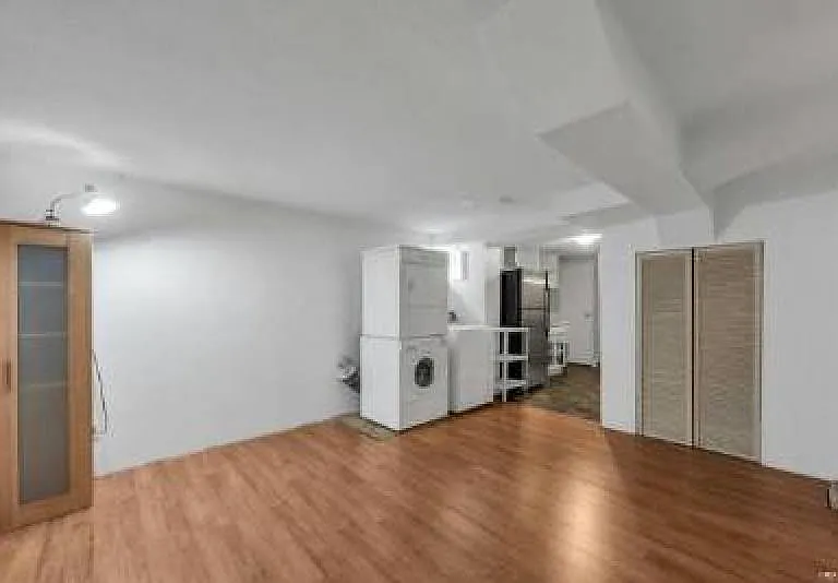 2208 Burquitlam Dr — Photo 5
