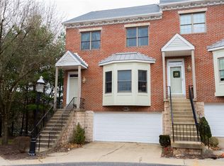 680 Highpointe Dr, Pittsburgh, PA 15220