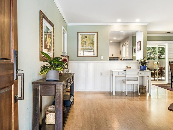 3rd image of 1 Oakgreen Street