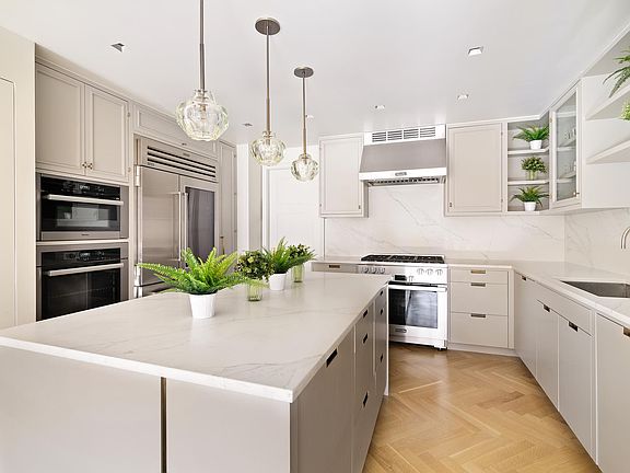 3rd image of 275 W 10th St #6D