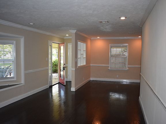 2nd image of 1426 Beaumont Dr