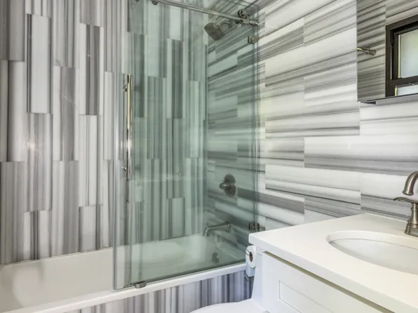 549 Monroe Street image 8 of 12