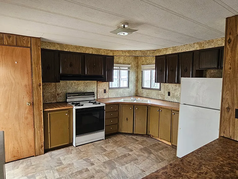 1599 Highway 71 N #19 — Photo 2