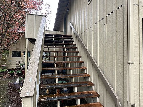 2nd image of 7120-7130 Montauk Cir