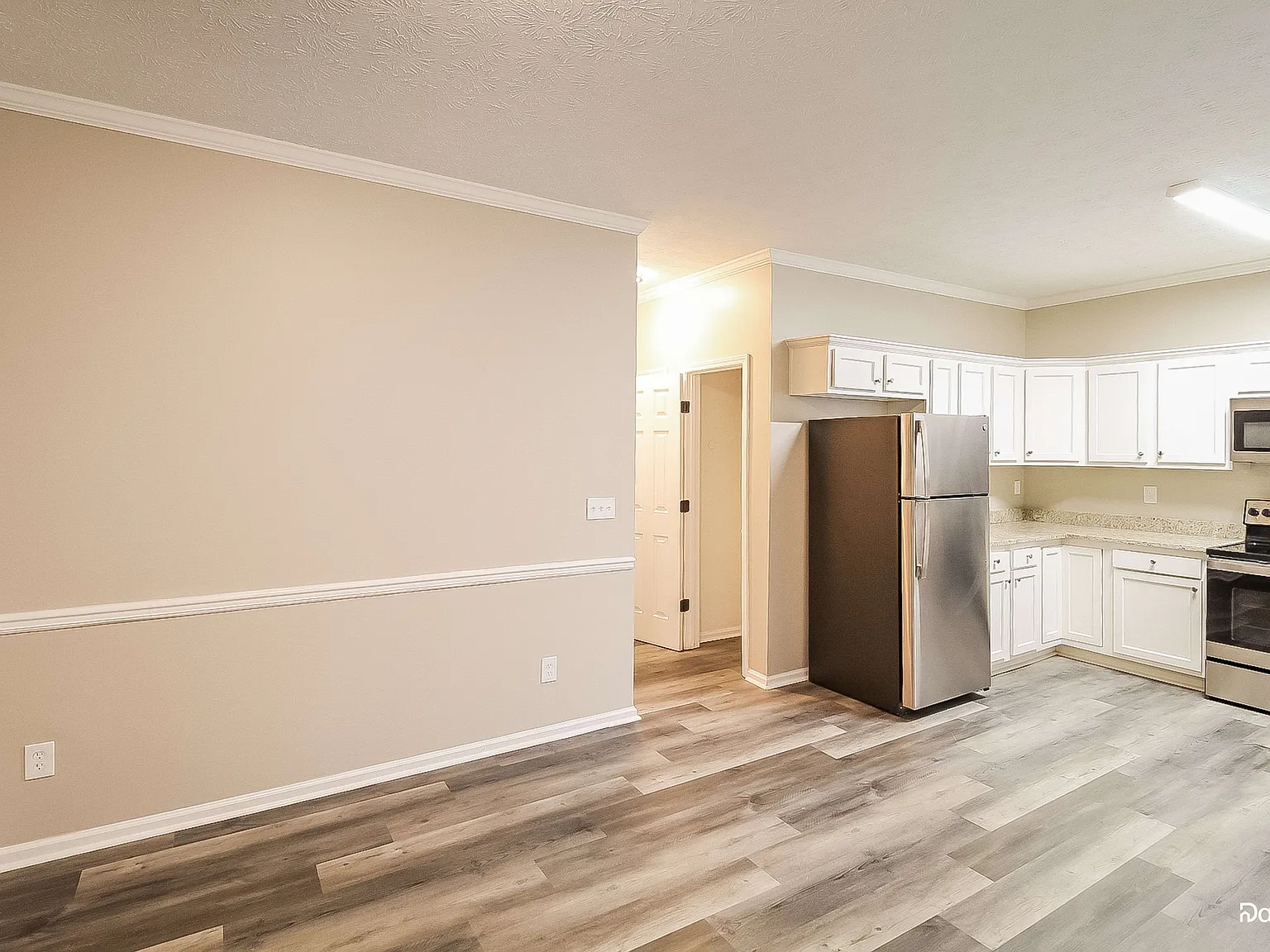 3 bed, 3.0 bath, 1651 sqft, $2,095 — Photo 3