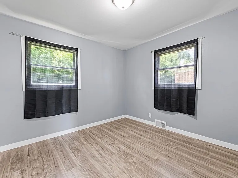2464 Stieber St — Photo 11