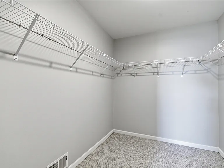 1304 Riversedge Dr — Photo 33