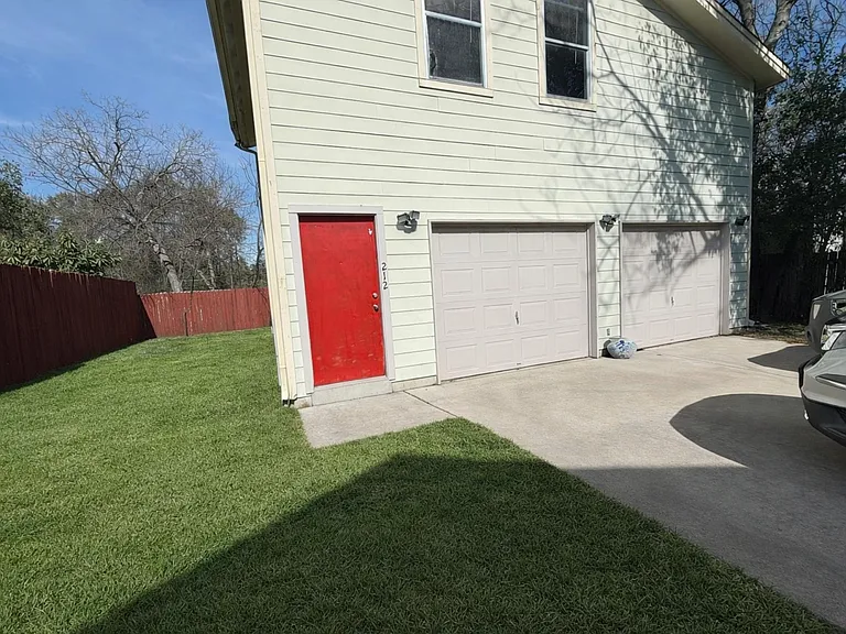 212 Lessin Ln #B — Photo 8