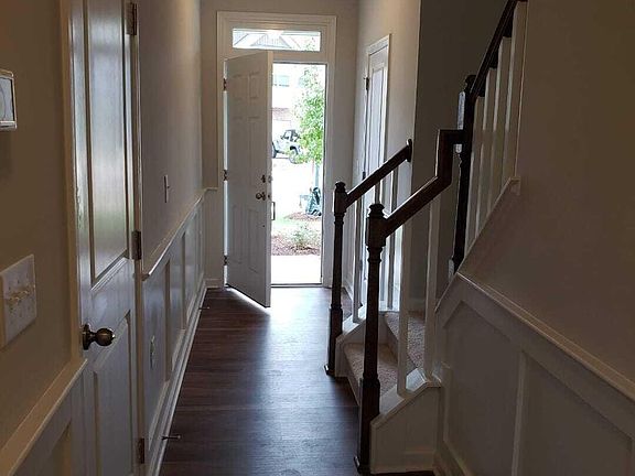 2nd image of 6009 Beale Loop