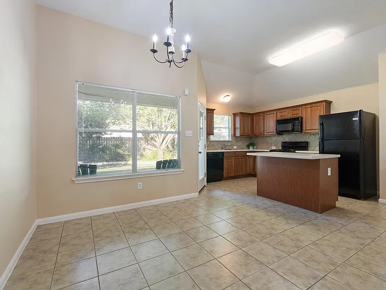 4423 Meadowside Ln — Photo 4
