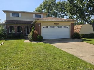 31821 Beechwood Dr, Warren, MI