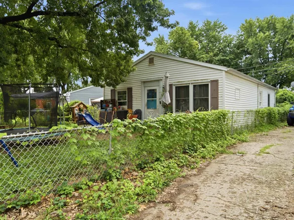 1606 Koch St, Pekin, IL 61554