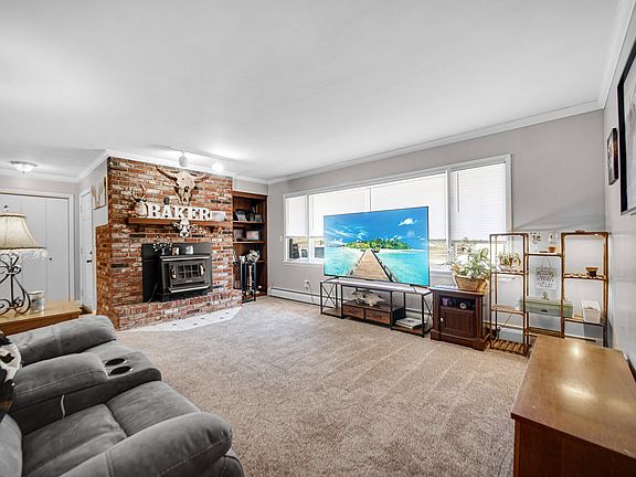 2nd image of 612 Almond St NW