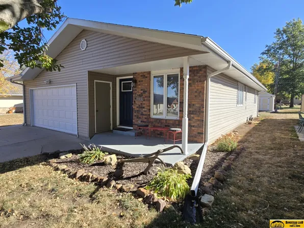 1720 N 15th St, Beatrice, NE 68310
