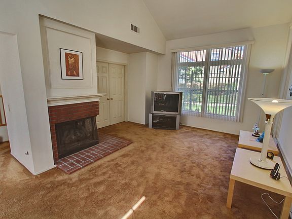 Living Room W/Fireplace