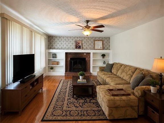 3rd image of 111 Goldcrest Dr