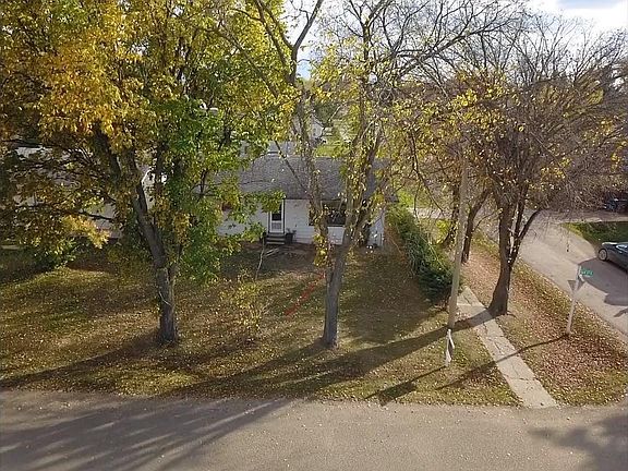 2nd image of 205 Oak St E