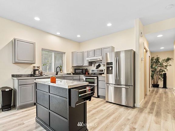 5th image of 642 Sprague Valley Dr