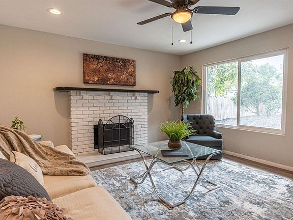 3rd image of 1043 Nita Ln