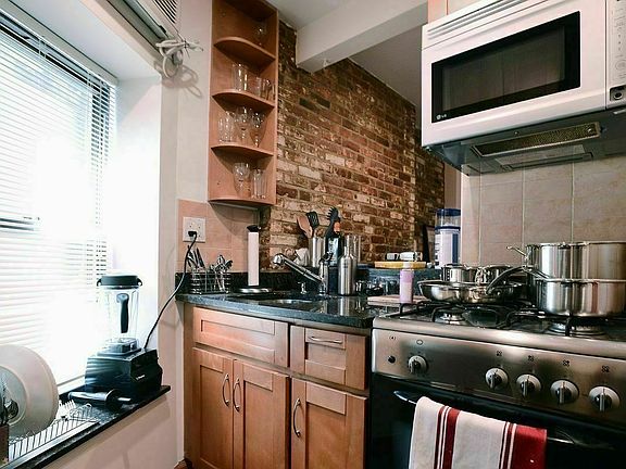 4th image of 168 Ludlow St APT 9