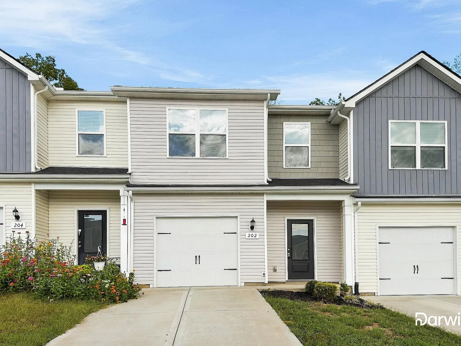3 bed, 2.5 bath, 1725 sqft, $1,800 — Photo 2