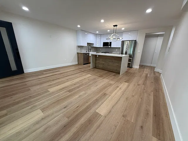 2 bed, 1000 sqft, $4,850 — Photo 4