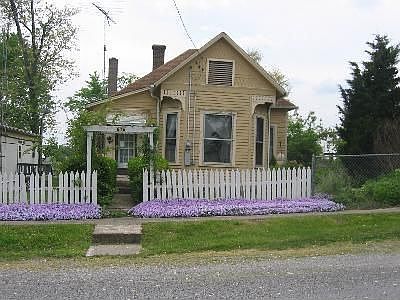 2nd image of 616 W Mill St