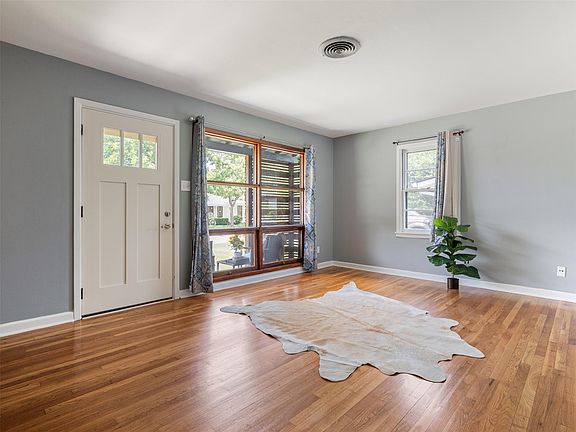 3rd image of 1003 Kirk St