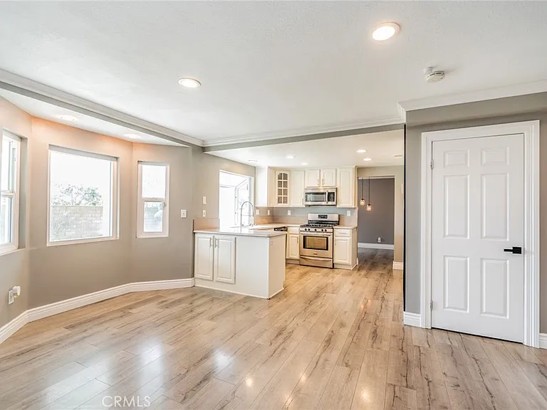 9805 Liberty St — Photo 10
