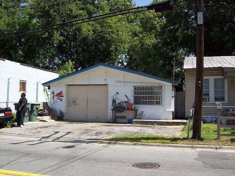 2nd image of 1406 W Gwinnett St