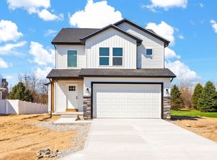 2004 Green Acres Dr, Adrian, MI 49221