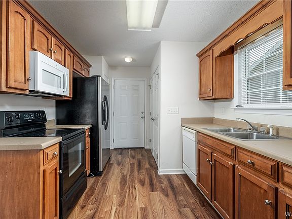 5th image of 3625 Crescent Gardens Dr