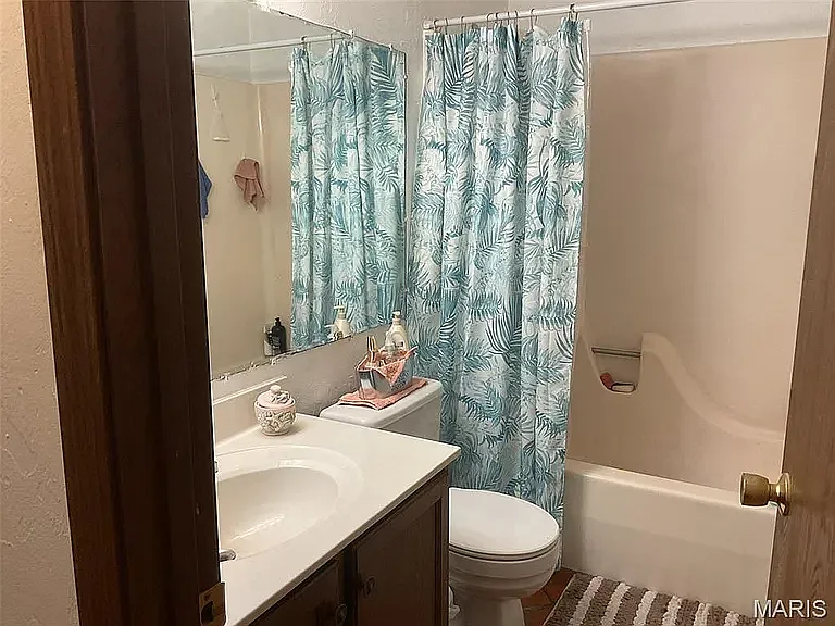 220 Suppiger Ln — Photo 9
