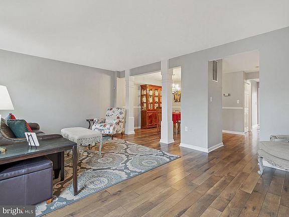 4th image of 6610 Beach Dr