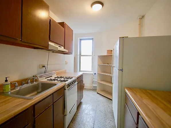 43-10 48th Avenue image 3 of 7
