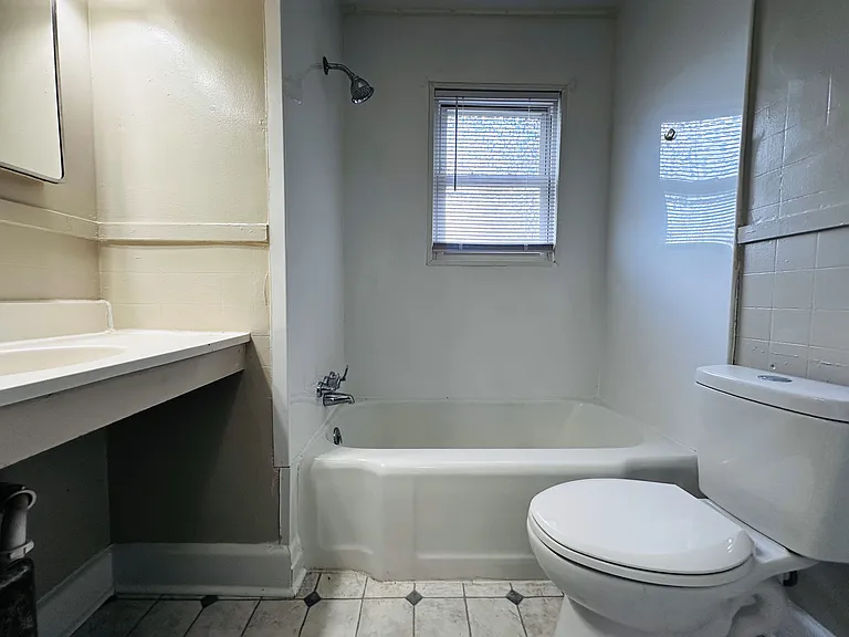160 Dupont Cir #A — Photo 16