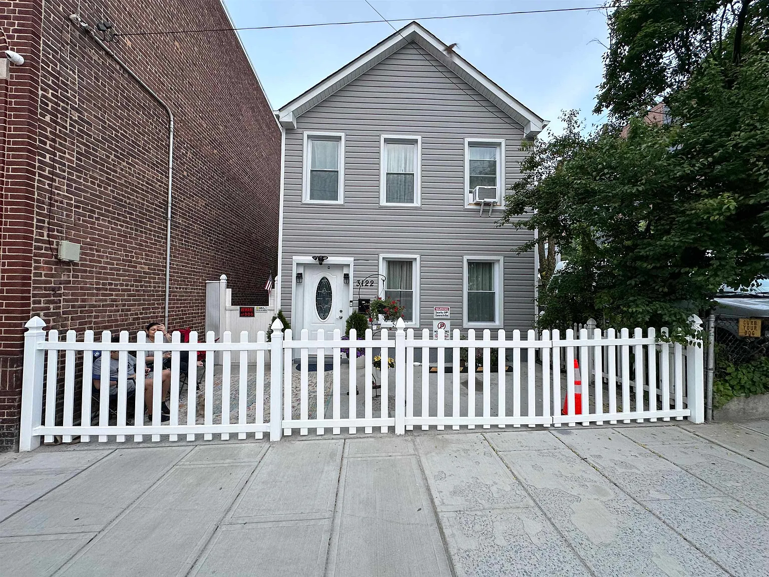 3122 Summit Ave photo 1