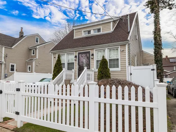 20 Botsford Street, Hempstead, NY 11550