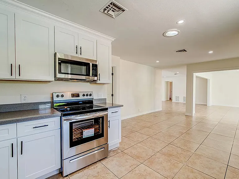 557 Canosa Ave — Photo 25