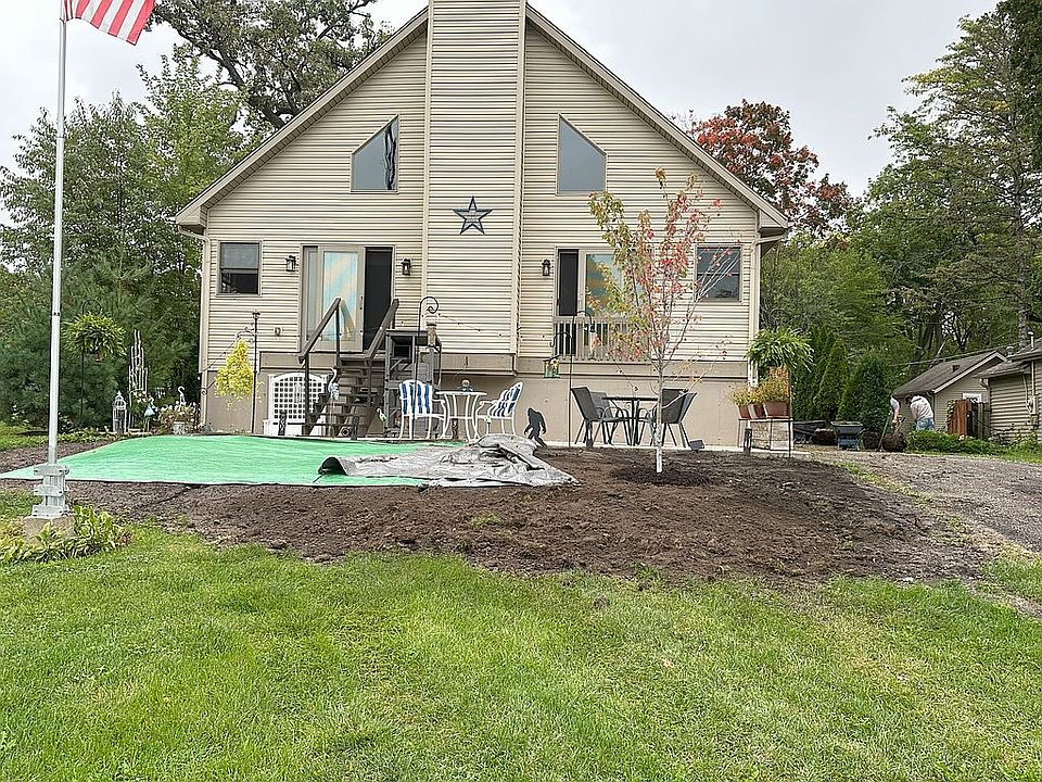 2nd image of 9904 Queen Oaks Dr