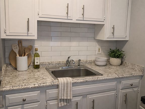 3rd image of 5680 Pardee Rd Unit 3