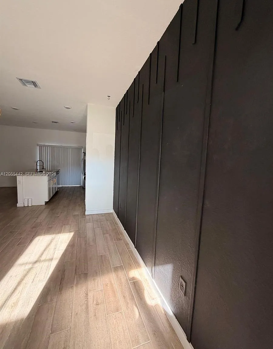 3 bed, 2.5 bath, 1628 sqft, $3,000 — Photo 2